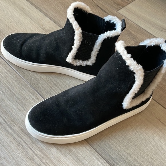 Lucky Brand Kichai Cozy Chelsea Boot - Picture 2 of 6